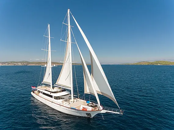 Luxury sailing yacht Lady Gita