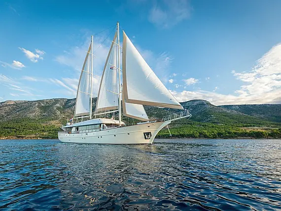 Luxury sailing yacht Son de Mar
