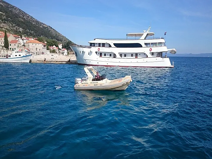 Small cruise ship Gradina - GRADINA  - [External image]