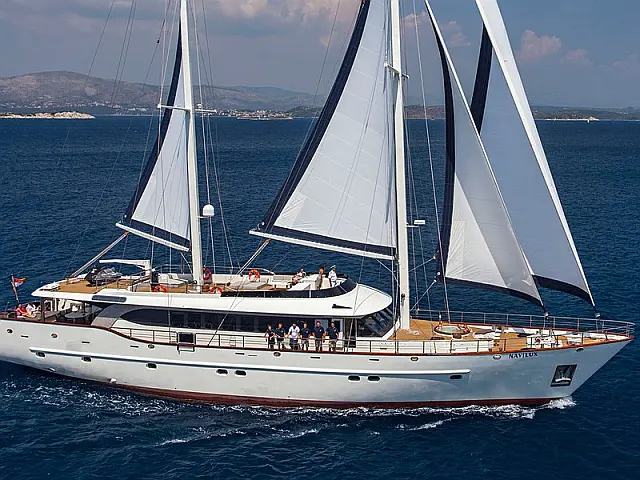 Luxury sailing yacht Navilux