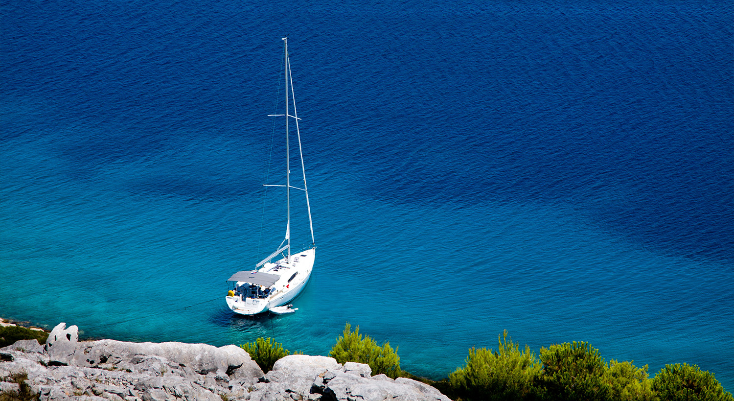 Sailboat on the shores of Iž island