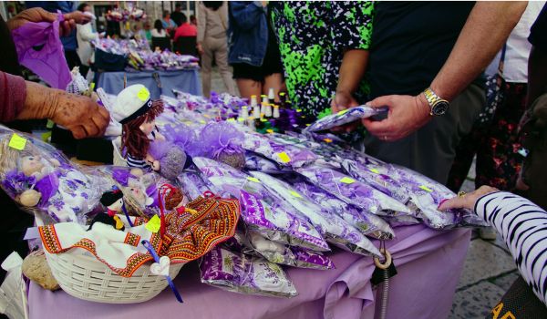 Festivales Tradicionales a lo Largo de la Costa Adriática: Una Celebración de la Cultura Croata