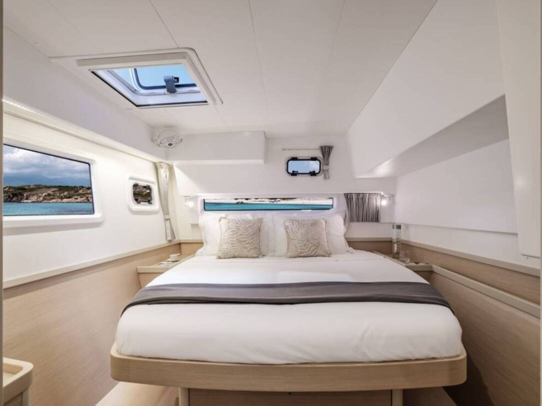 sailboat-lagoon-42-brattia-for sale-bedroom