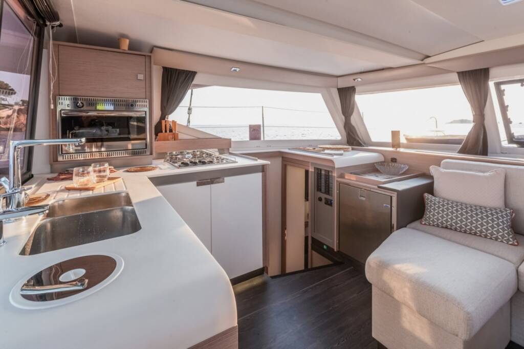 Fountaine Pajot Isla 40 Ares X