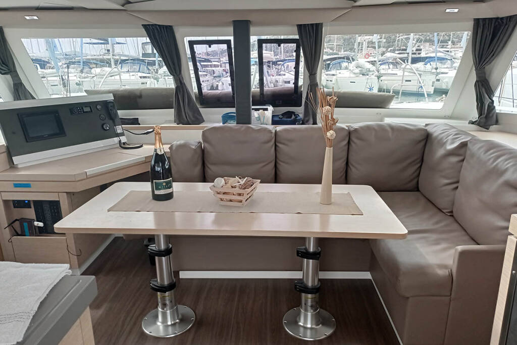 Fountaine Pajot Lucia 40 Shanti