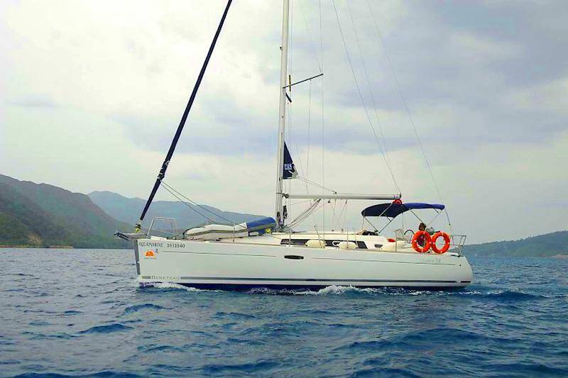 Oceanis 34 Aquamarine