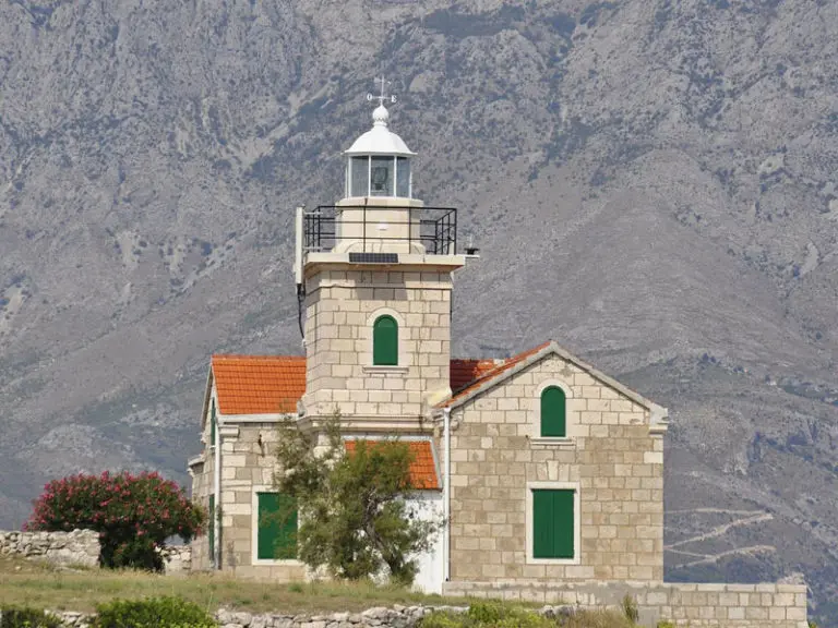 Sucuraj lighthouse Croatia - Orvas Yachting